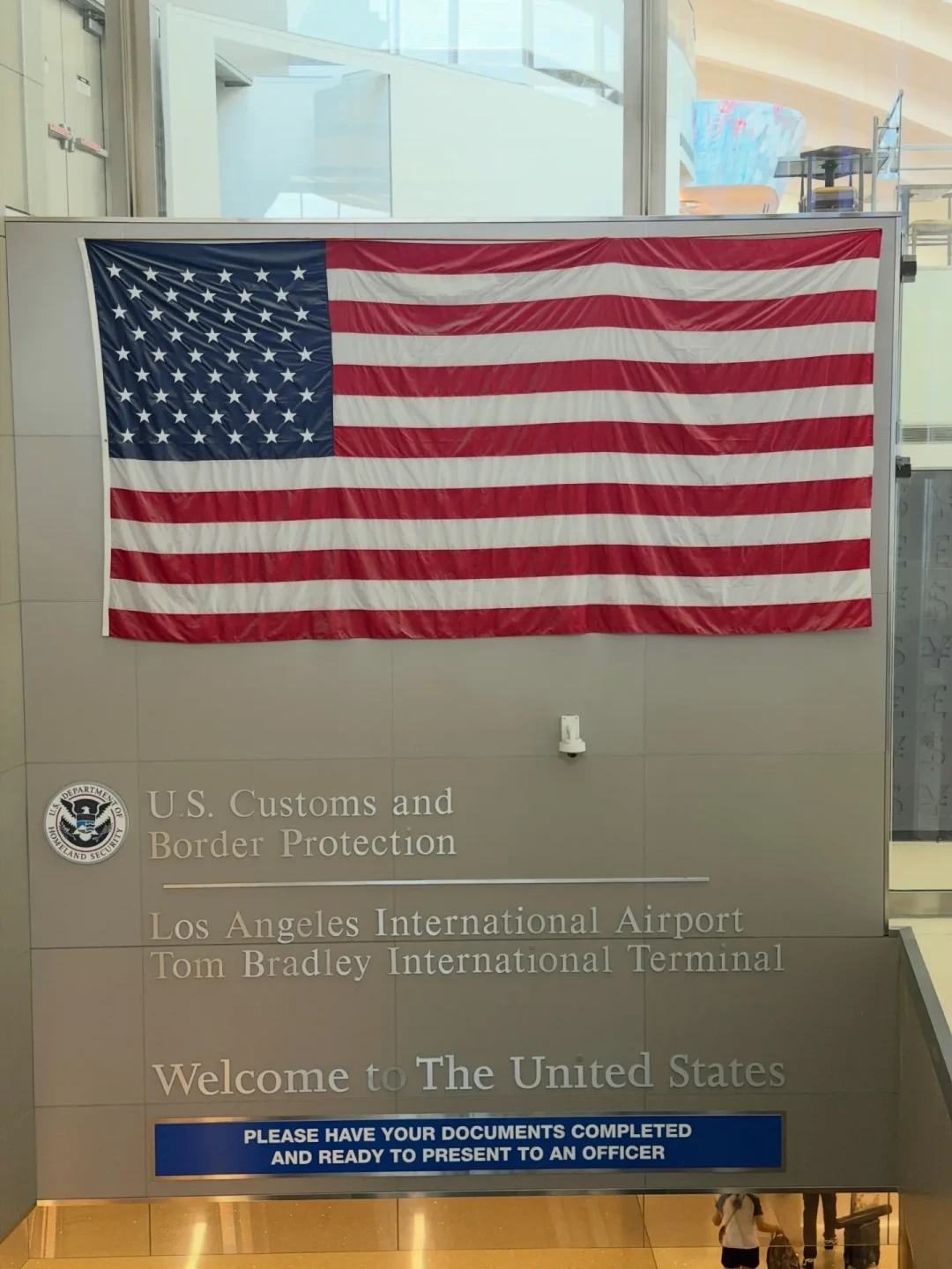 国庆带娃飞美国前,先把上海飞洛杉矶这一拳对清楚:打掉签证的从来不是娃哭,是家长被提醒后还手