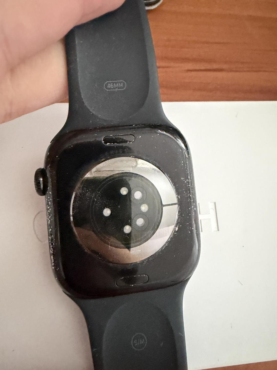 亮黑过保也给换、银色被说“正常损耗”：Apple Watch掉漆售后没有公开政策，我翻完全网一年亲历帖，三条真实口径和9月的收紧变化都在这