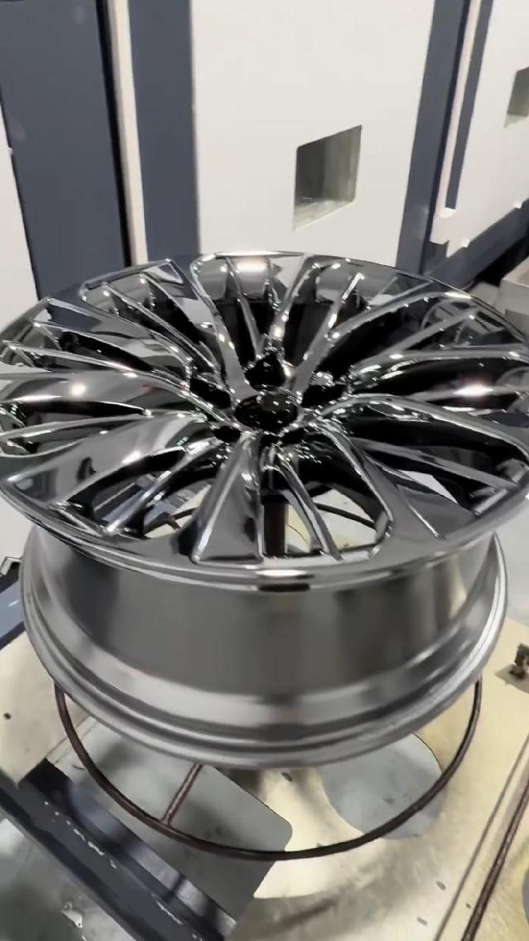 翻新剂200块、重镀3000块、原厂中网7500块还得等180天:老车镀铬条发乌起皮,先用指甲划一下