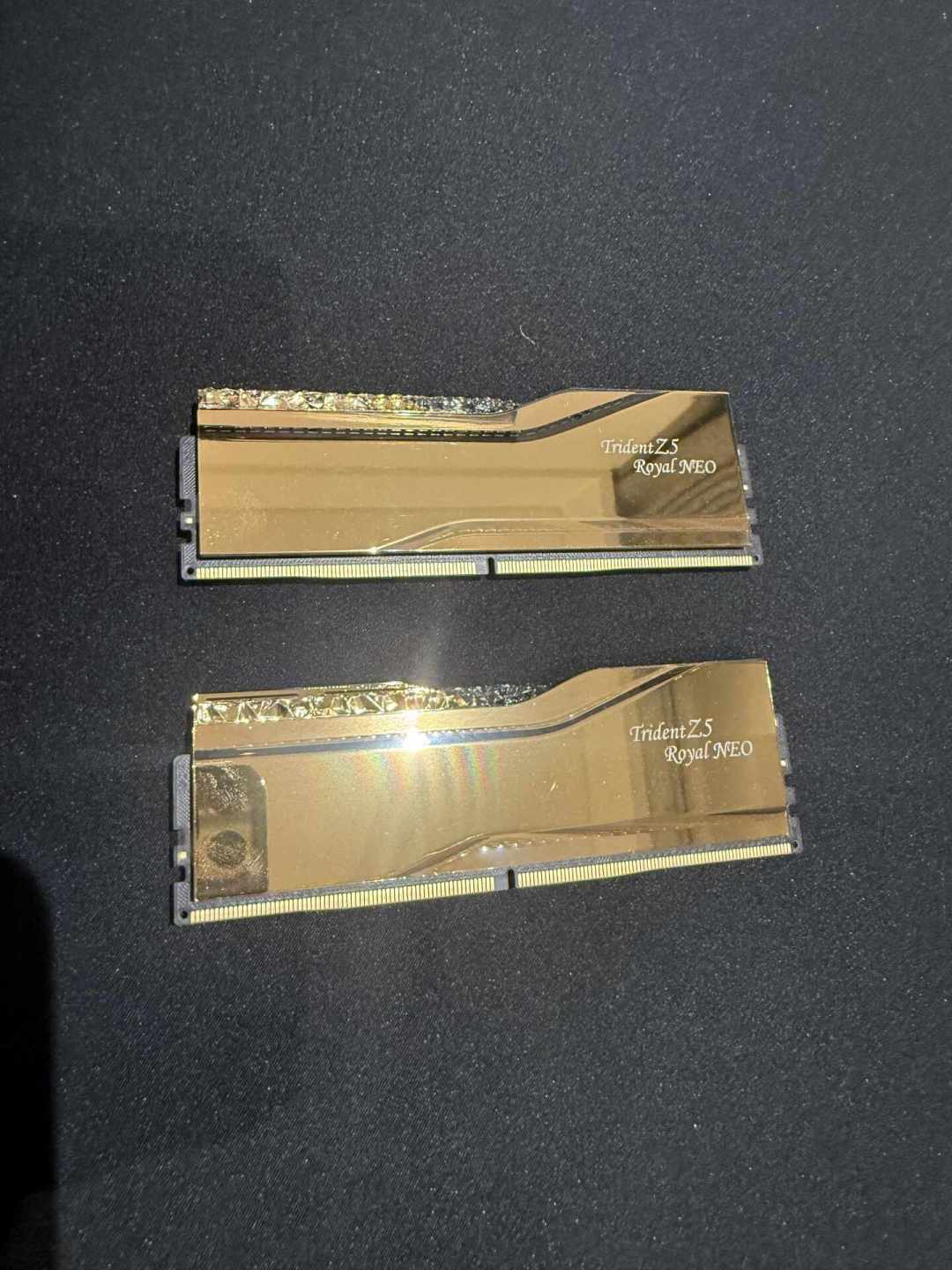 内存400买进1400卖出、DDR4反超DDR5：重估潮敲到收藏党门口，手里的老内存到底卖不卖？