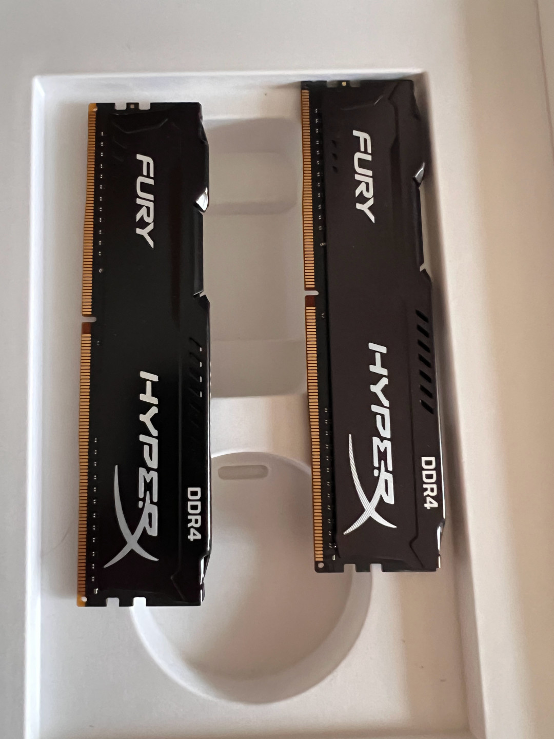 内存400买进1400卖出、DDR4反超DDR5：重估潮敲到收藏党门口，手里的老内存到底卖不卖？