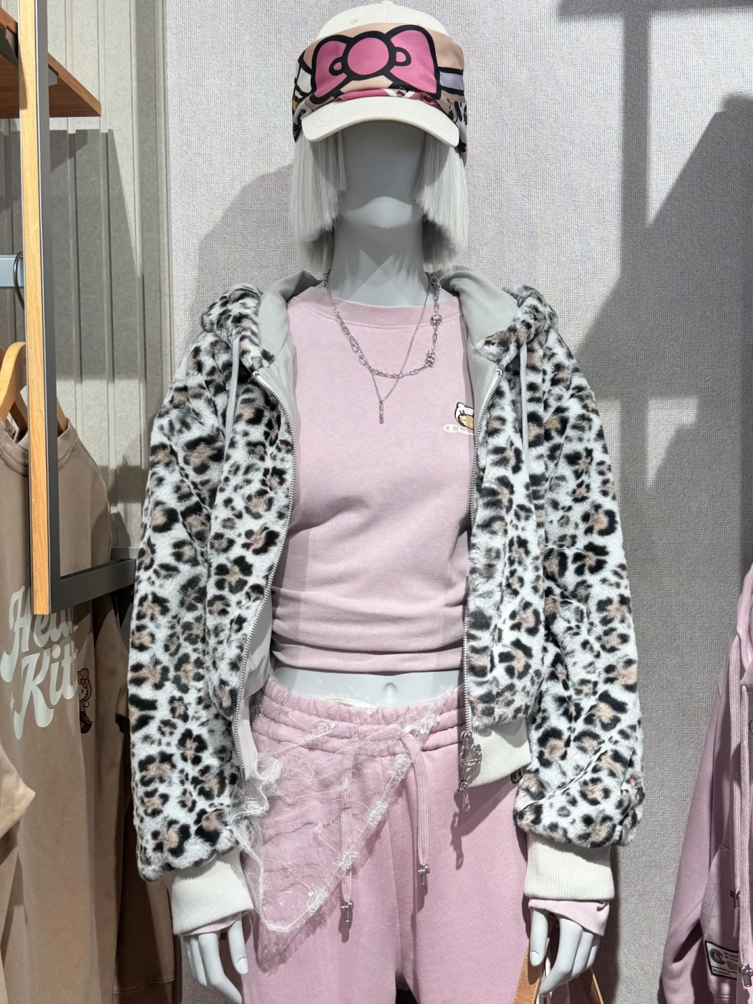 一年12个联名,Champion 却不是一个家的:先看清发售地图再冲