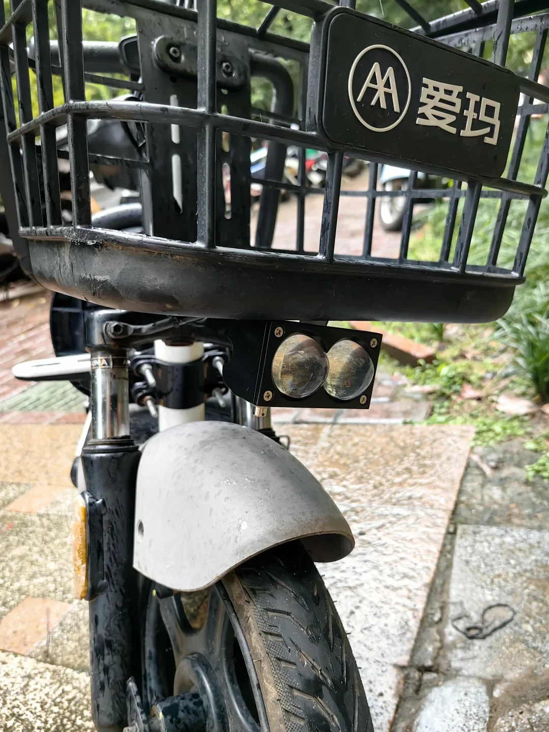 一对射灯150元，第一次警告、第二次扣车：这轮电两轮