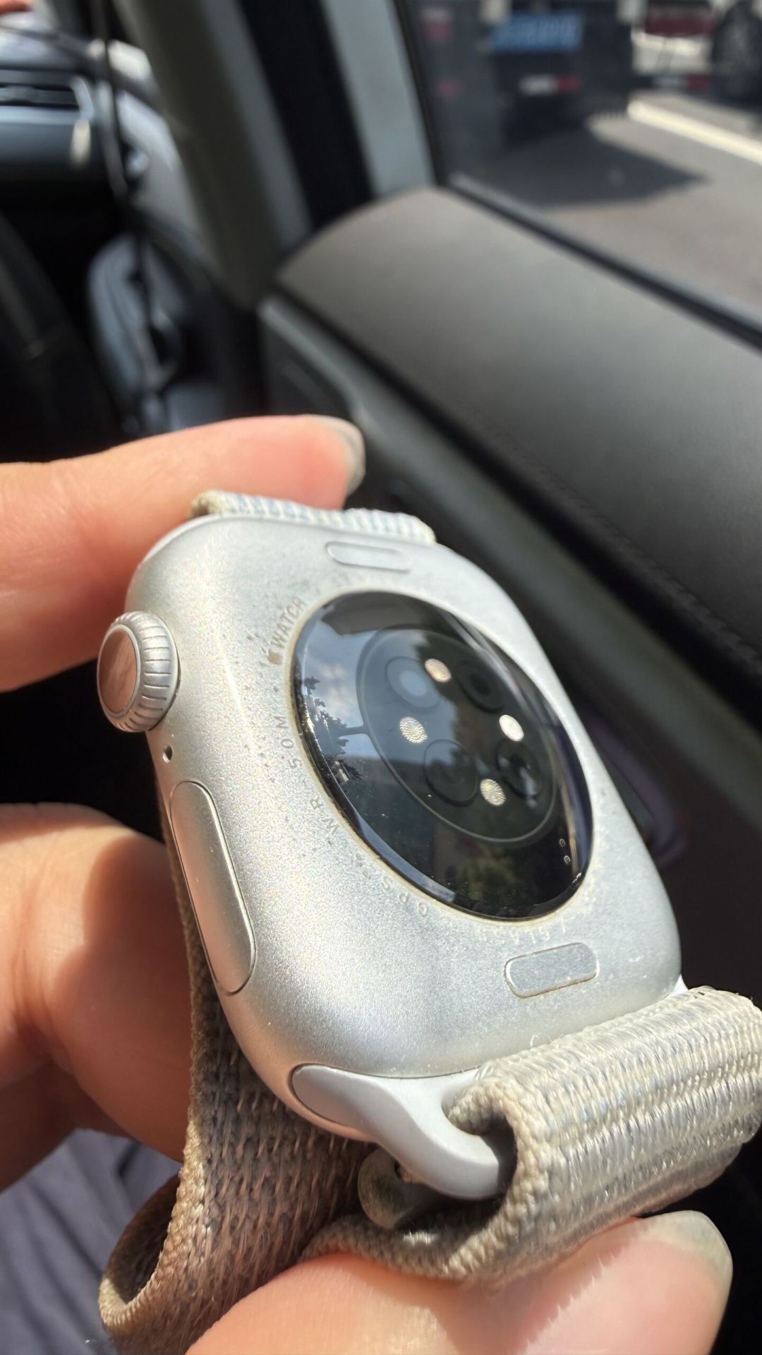 Apple Watch掉漆不怪你:S10、S11过保也能免费换新,对完20多条真实案例,这个窗口正在收紧