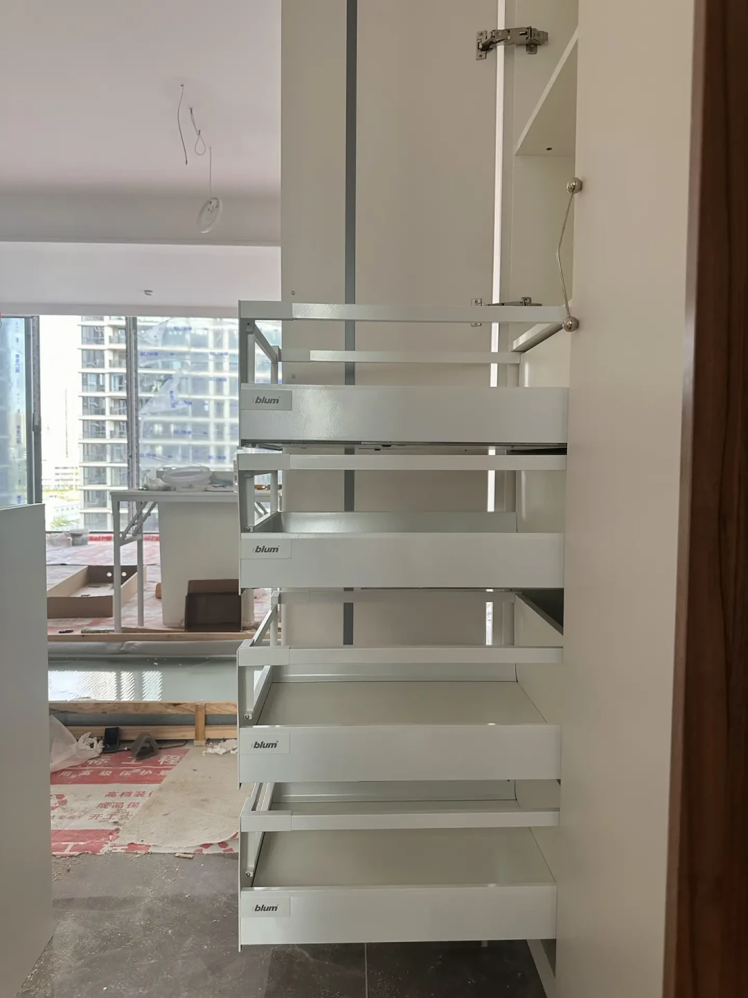 装修公司说“升级三段力一个加5块”,经销商全新一只才3.5:对完二十多篇五金加价与求鉴定帖、三篇互相矛盾的段力解析文和一桩270只铰链的自购翻车链,我把全屋定制的铰链钱拆成1张价梯表、1套行为验证法、3个自购前提和4条合同条款