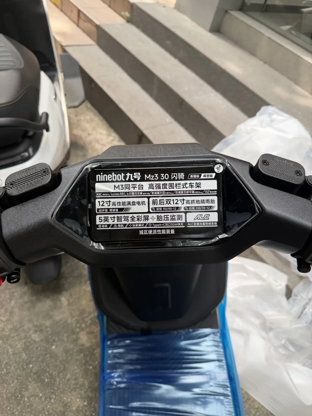 标准版车主喊“被背刺”,闪骑版9月12日开售:同一台九号Mz330,湖北4999元、广西落地7197元——8地报价和隐藏加价钱整理成表,去门店前先对照