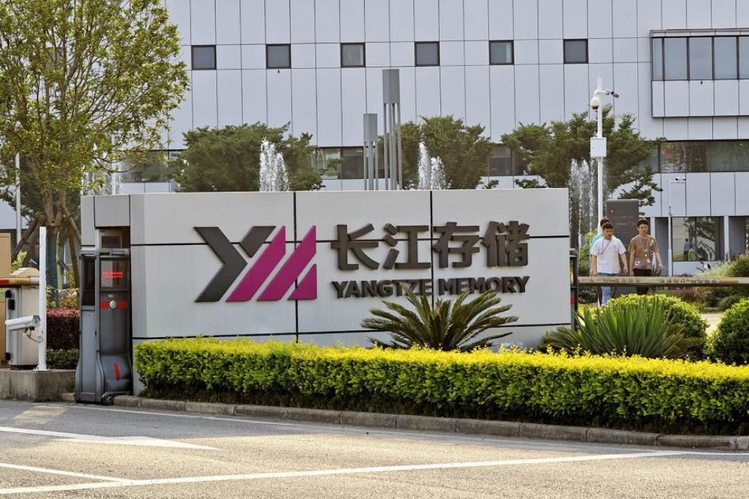 1TB SSD 一年涨 132%、HDD 连涨 5 季度,9 月宏基 GM7 却先跌回 700:别照搬内存条剧本,NAND 松的只是渠道溢价、HDD 还在加速,装机/扩容/NAS/相机四类人各走各的路