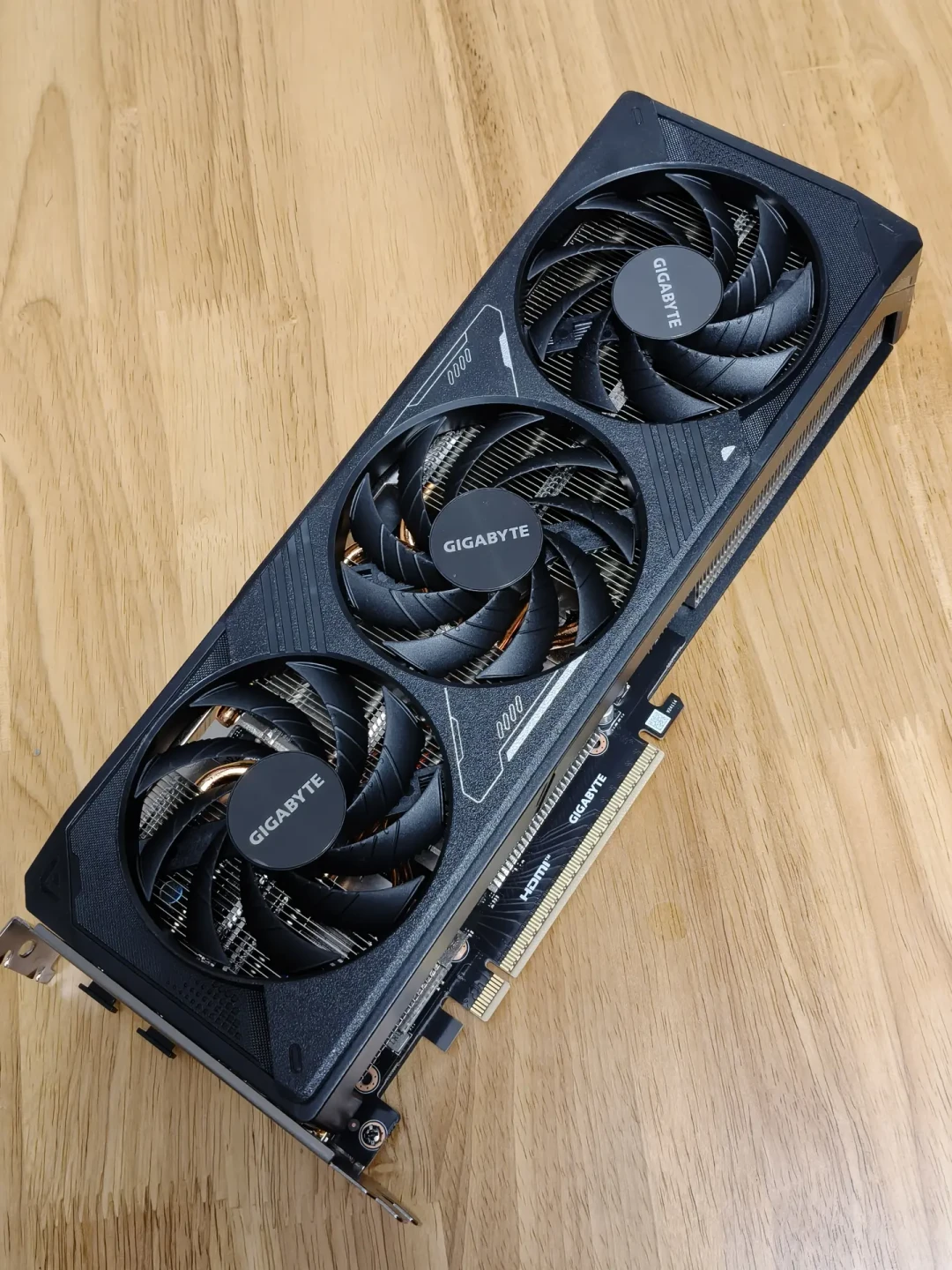 同一块RTX 5070,从9月9日起有两颗芯:GB203变体随驱动现身,规格屏蔽43%——新卡到手前,先弄清三件事、做对三件事