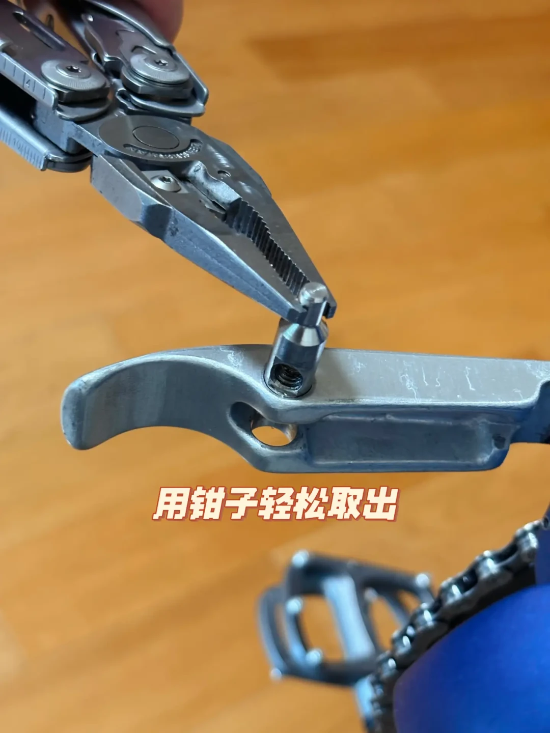 货架垮了女儿胸椎骨折、车主自述车把瞬间脱落撕裂韧带：对完两起大行伤人维权案和十几篇松动异响吐槽帖，我把折叠车载娃的红线和发车前10秒自查排清楚了
