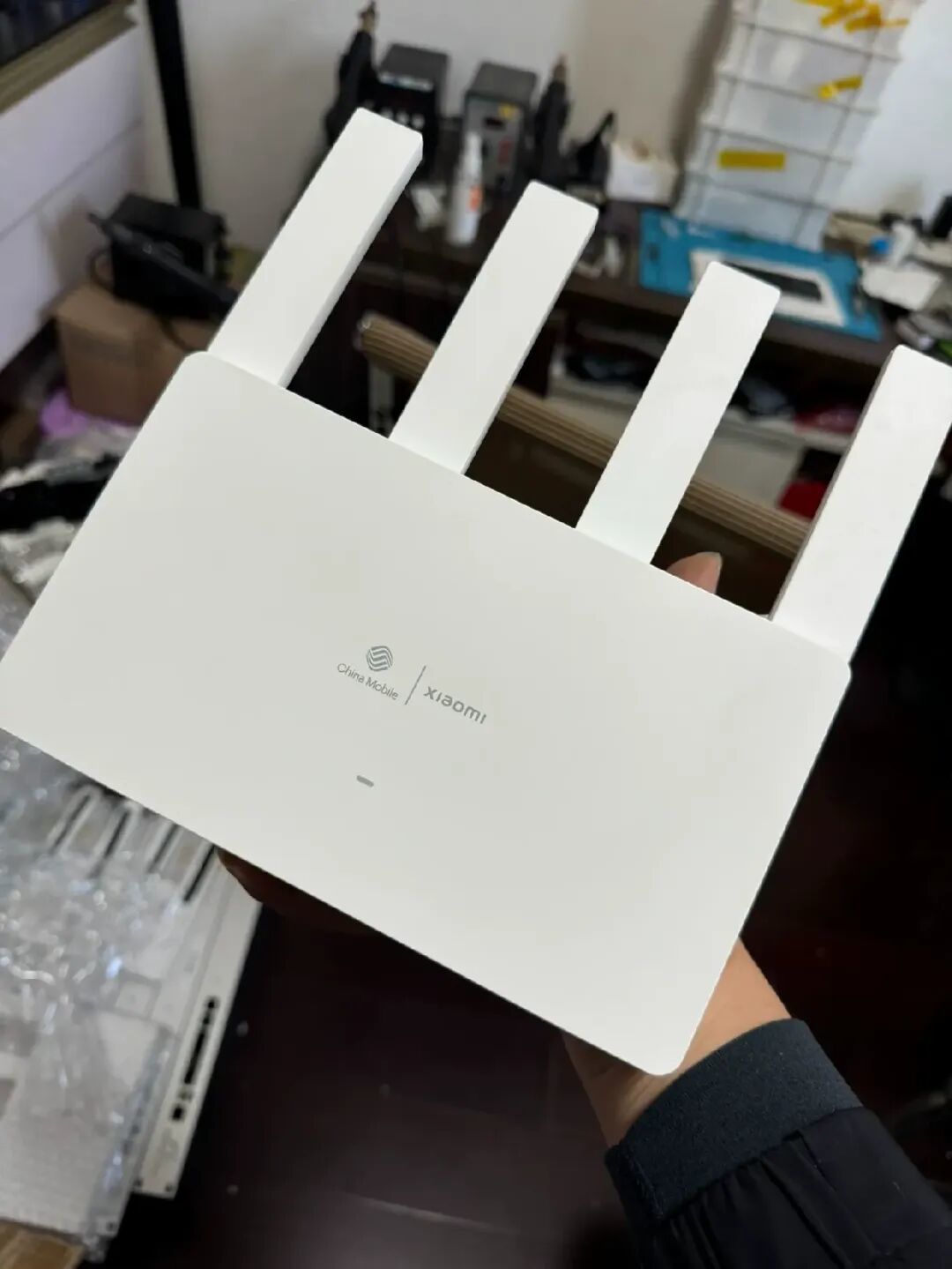 闲鱼56元的WiFi7路由疯抢,TP-Link却自曝定制机没人管安全补丁:翻完近一个月的货源帖、刷机帖和实测文,先分清高通版和减配版,再决定这漏捡不捡