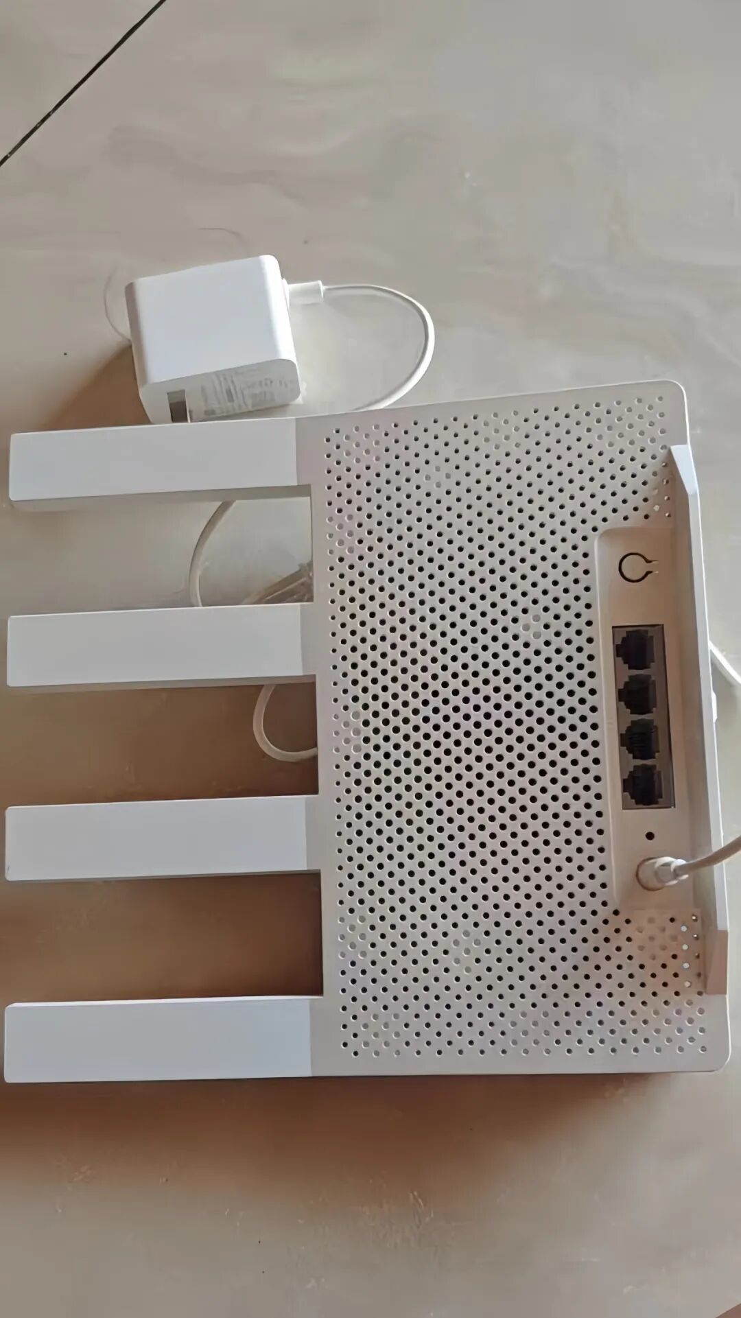 闲鱼56元的WiFi7路由疯抢,TP-Link却自曝定制机没人管安全补丁:翻完近一个月的货源帖、刷机帖和实测文,先分清高通版和减配版,再决定这漏捡不捡