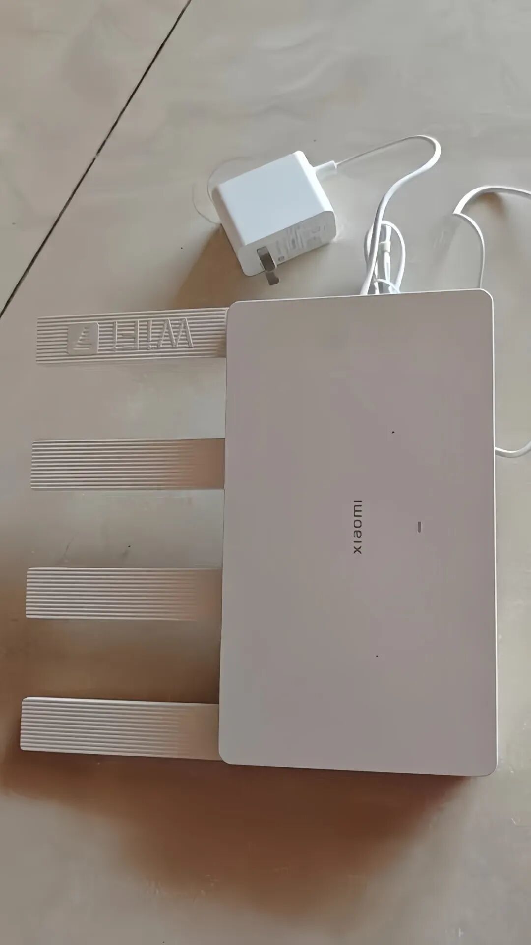 闲鱼56元的WiFi7路由疯抢,TP-Link却自曝定制机没人管安全补丁:翻完近一个月的货源帖、刷机帖和实测文,先分清高通版和减配版,再决定这漏捡不捡