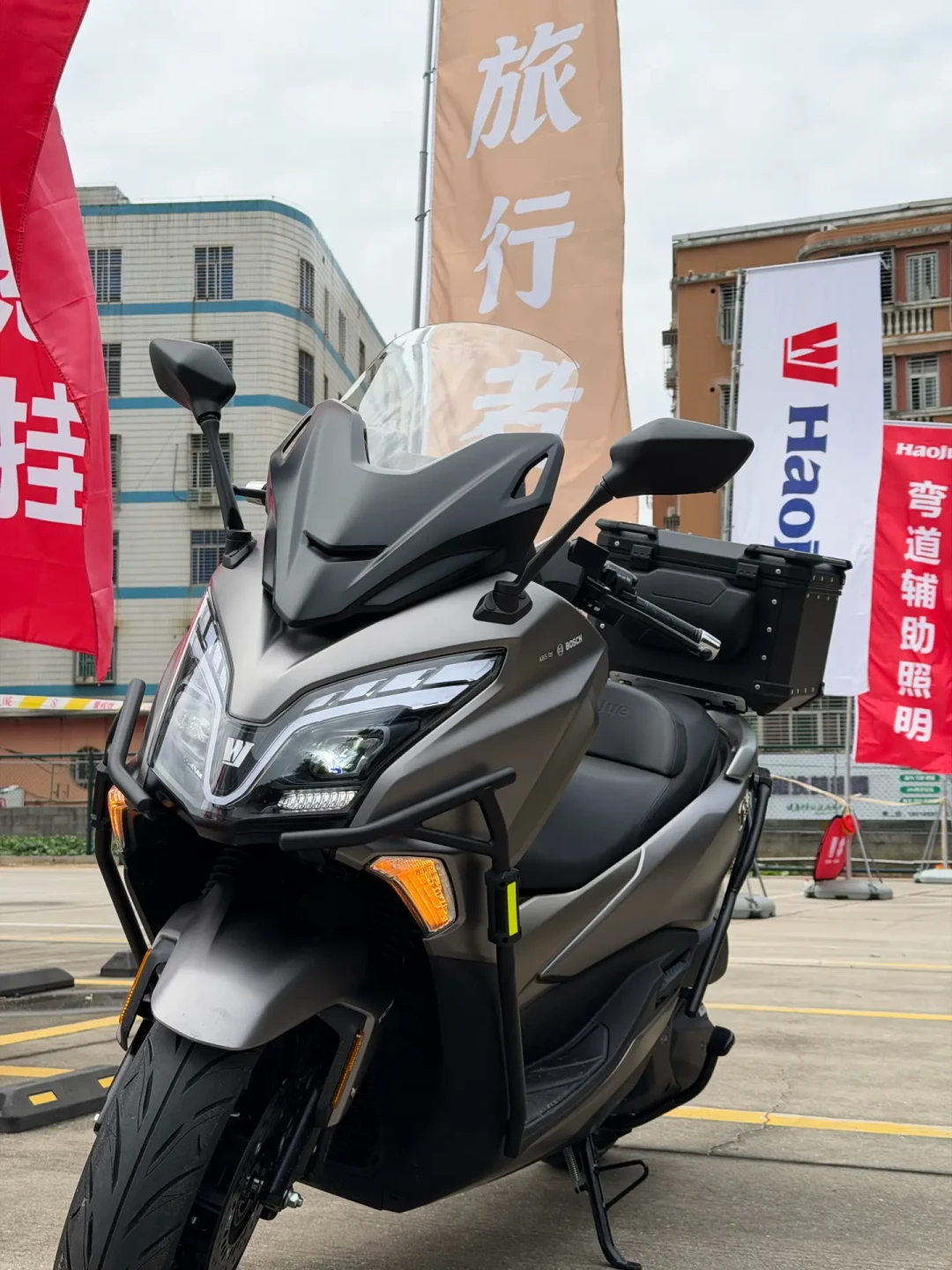 试驾车这周才到店、交付还得等排产:豪爵TVL350和无极SR450X,6000块差价只是价签上最不重要的那一行