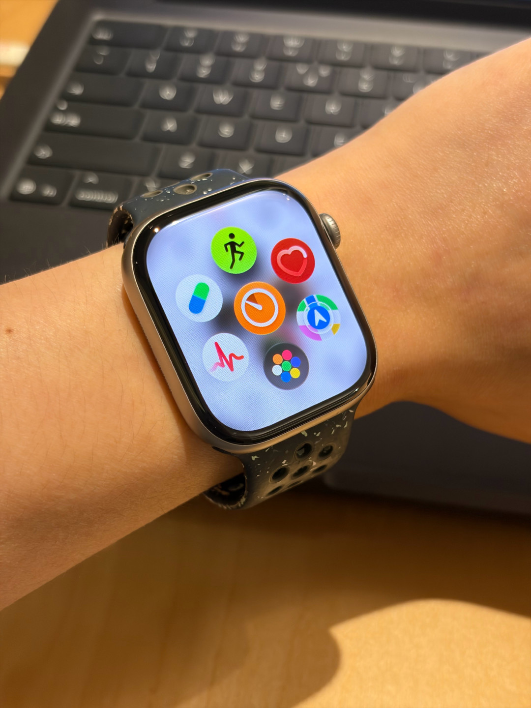 watchOS 27终版“续命名单”落定：Series 9被误杀又补回，5款表确定停更——三星同周断供Watch 4、S12发布的当口，你的老表继续用、卖还是换，这篇算清账