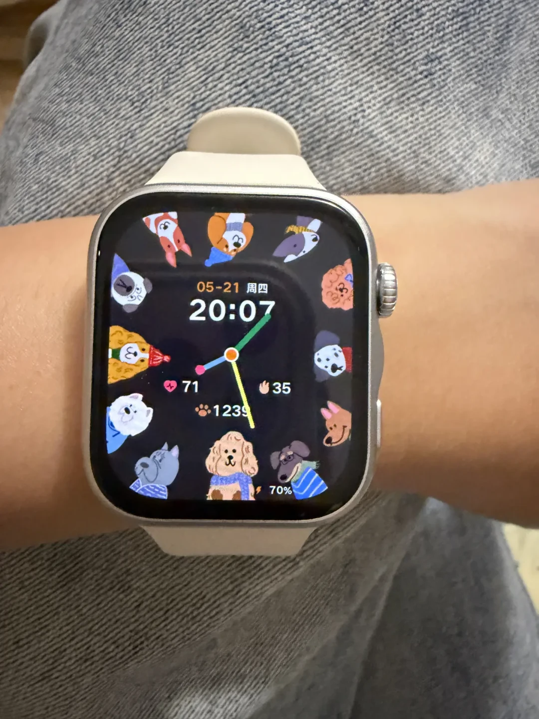 苹果发布会当晚,iPhone用户正在