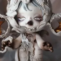 黄牛夜排、官方开售前48小时叫停：SKULLPANDA 1280元八周年大娃改免费抽选，9月11日首轮100体——历届周年限定最高挂到5500元，三类玩家先看行情再冲