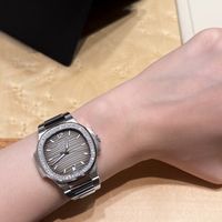 “年轻人不戴机械表”上热搜：百达翡丽那句“替下一代保管”，算的其实是你40岁那笔账