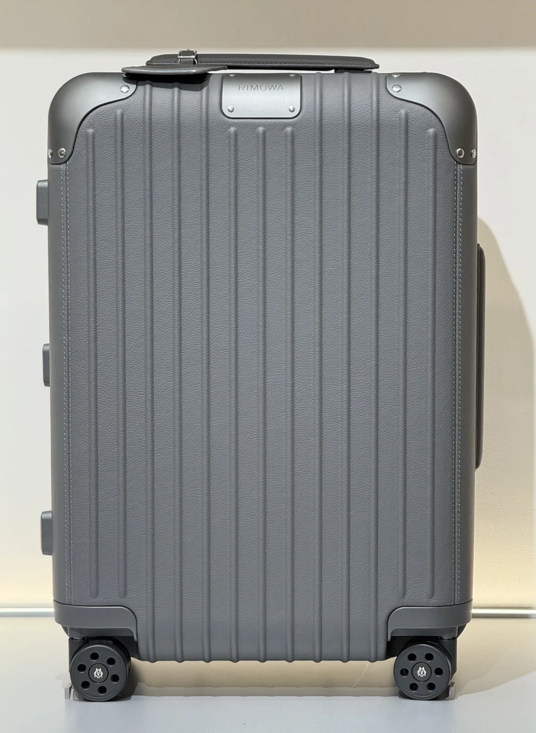 7个月6个新色:把RIMOWA的2026色历摊开,分清四个档,才懂该抢什么、等什么