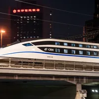 双节凌晨加开的高铁：8天夜间高铁、动卧直达深圳香港，白天没抢到票的先算清这两笔账、避开三个坑