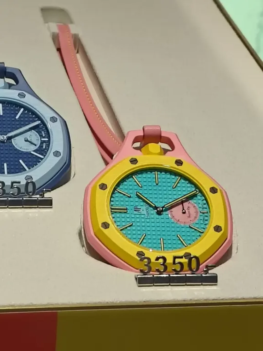 通宵排队、粉色炒到12000、299的假货已经泛滥:AP×Swatch联名发售四个月,这只