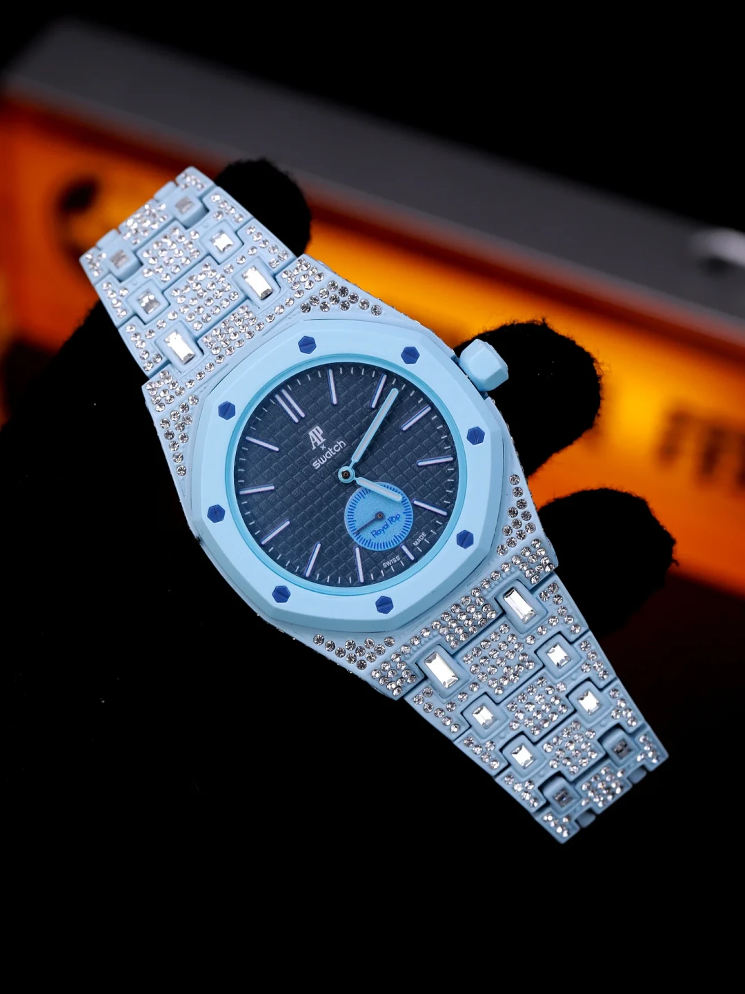 通宵排队、粉色炒到12000、299的假货已经泛滥:AP×Swatch联名发售四个月,这只