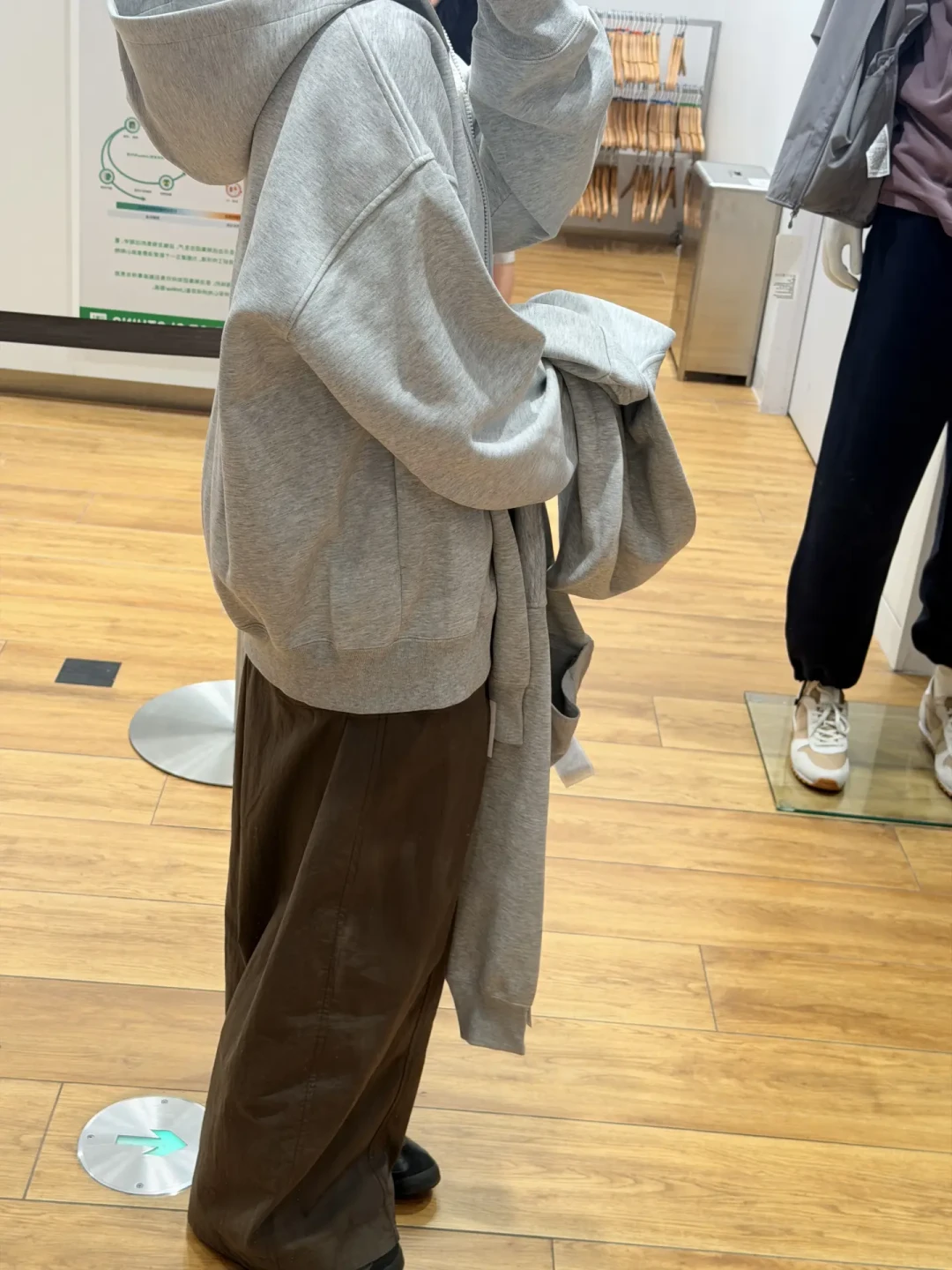 lululemon股价崩了那天,一条scuba祛魅帖的1271赞顶评说