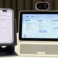 小度把智能体塞进5500万个家庭：核完十几篇通稿复读、小红书种草与避雷帖和四款新品首发价——5549元的闺蜜机Ultra，三类人直接买，老用户先等两个信号