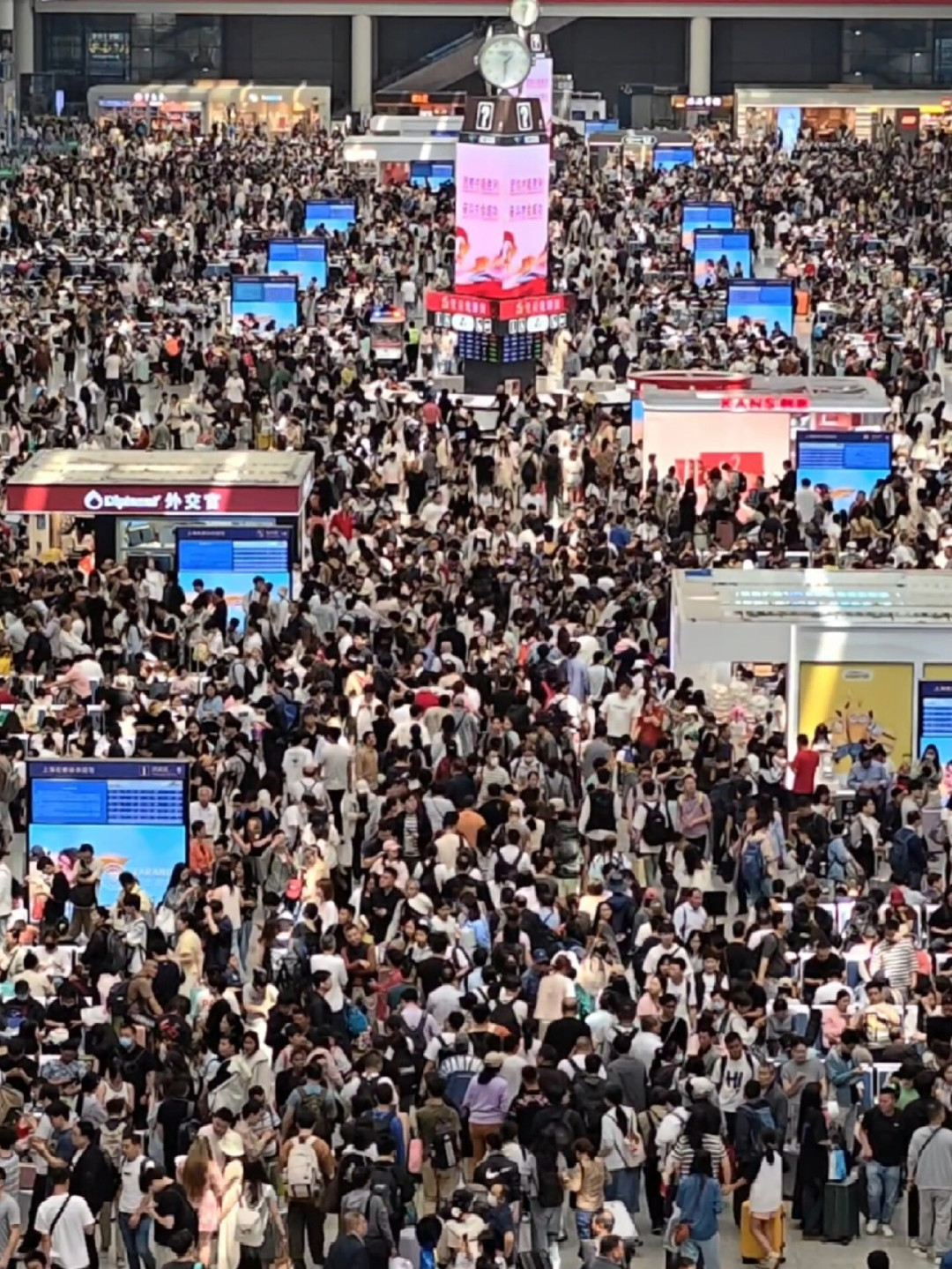火车票今天开售,小红书已刷屏“人找车、车找人”:双节跨城打顺风车,先算清2笔账、认清4种黑车套路、守牢3条红线再上车
