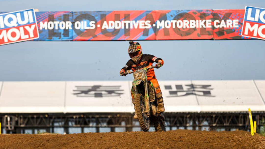 MXGP上海站周五开跑：亚洲唯一分站、百年首个中国厂队、第六冠来主场——三天怎么挑、看台怎么坐、免费路线和联票的坑，我排成一篇