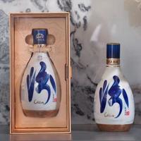 "清香无高端"错了几成？对完中报、批价、回收行情和135条酒桌段位评论，买不买青花30看谁坐你桌上