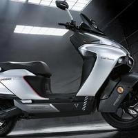 14999元的电摩还是9880元带ABS的油车：通勤党的“电还是油”被677条评论吵翻，买车、用车、残值三本账一次算完，三种人三个答案