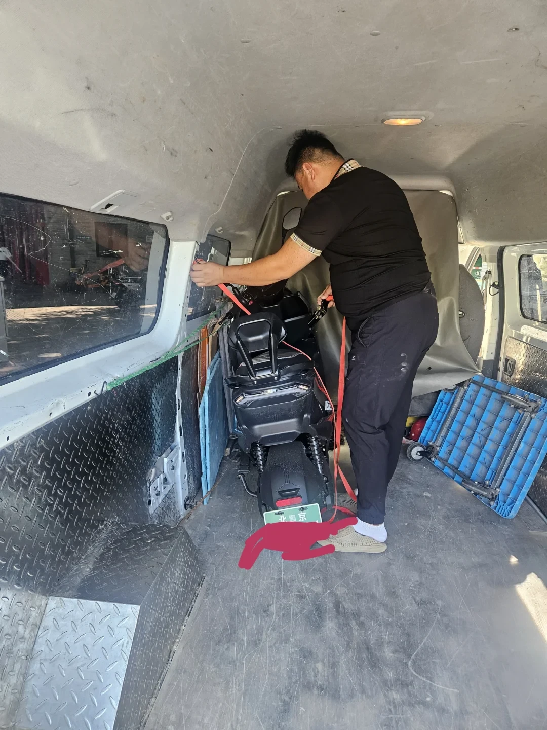 别人填错一位车架号,你的极核就先被解绑了:把9·9事故、6条解绑长尾帖和两份口径对完,信APP开锁前请先对完这三本账