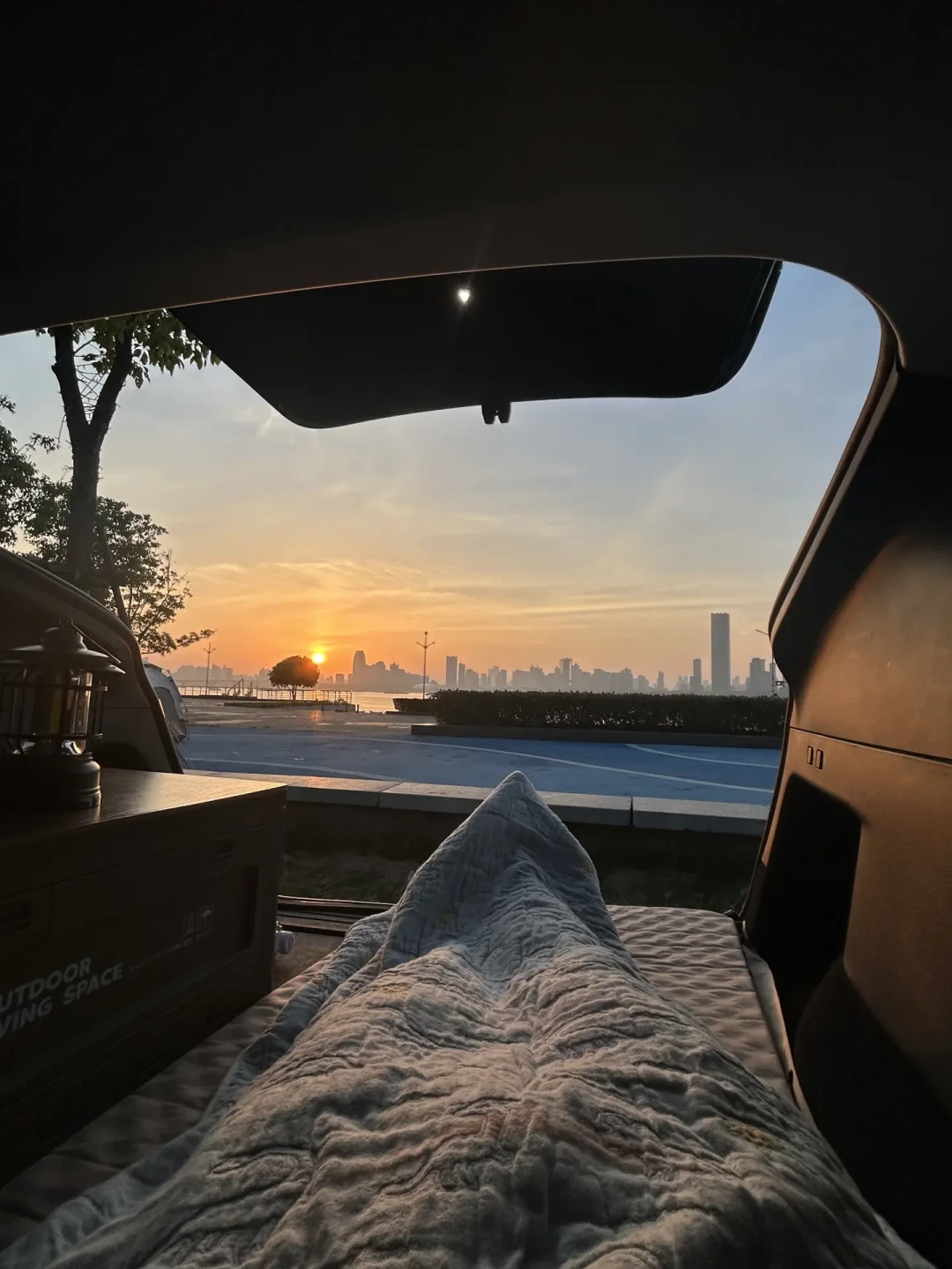 床车过夜先破防的不是冷,是憋不住的尿:11篇实测帖告诉你,厕所是路线问题,装备只是保险