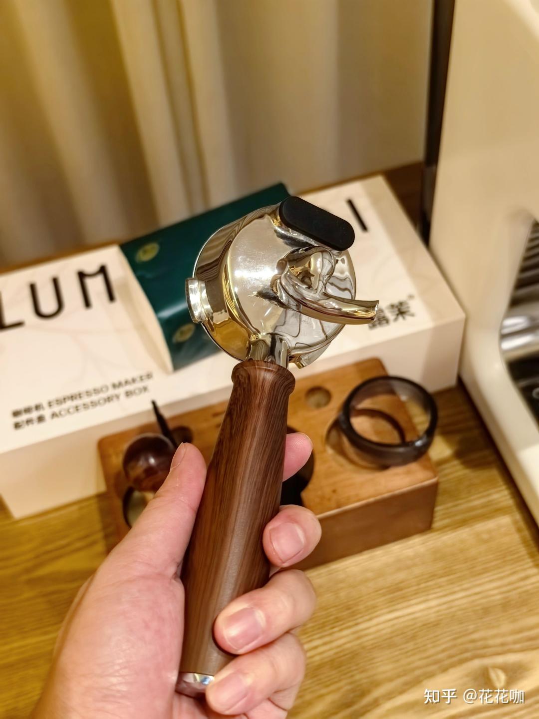 「别碰研磨一体」和「早八一杯刚刚好」吵成平手：我把这波2-4千研磨一体半自动的文案、后续和插座账单摆开对完，它只自动化了磨粉这一步