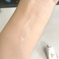 十几块的维A酸顶替几千块精华？我把这个夏天的打卡帖、翻车帖和两家药企的卖货帖全翻完，才敢说这笔"药妆抗老"钱怎么花