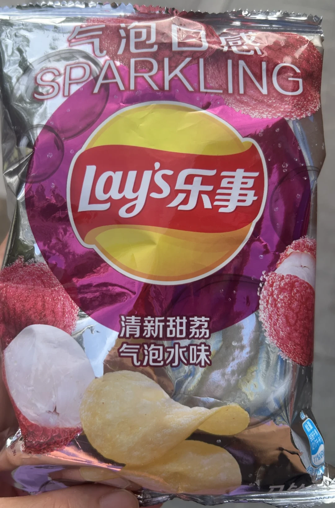 乐事世界杯限定跌到3块9,货架上还混着“蓝薯片”那批新包装:日期、包装、品控、价格四本账,我一次摆清