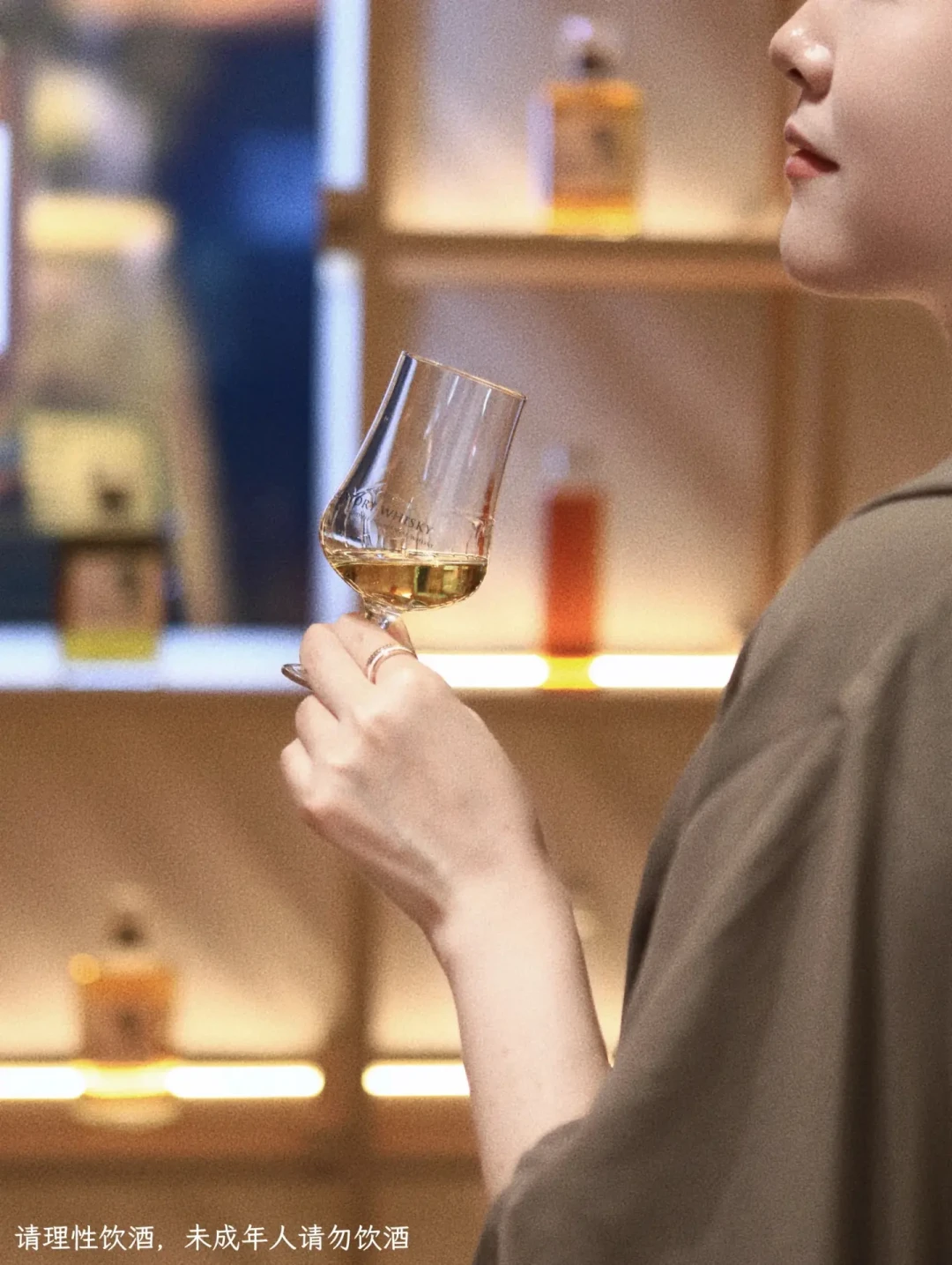 半瓶喝不完的白州,全网给出的答案是下酒菜:有人骂糟蹋酒,有人已经真香