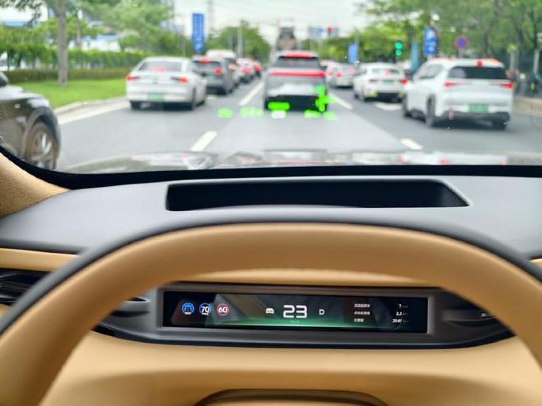 小鹏Robotaxi的2000单内测账:主驾空了,但普通人坐上它,还差三道闸