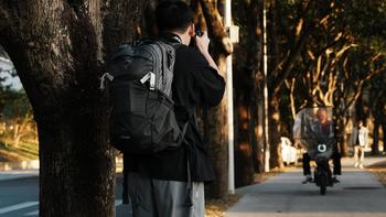 为梗入坑的人，最后都卷进了小鹰的