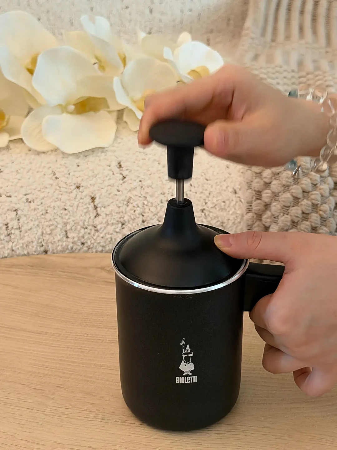 热拿铁才是比乐蒂秋天的正事:翻了40篇奶咖帖,发水的锅在比例,打泡的设备只有三条路