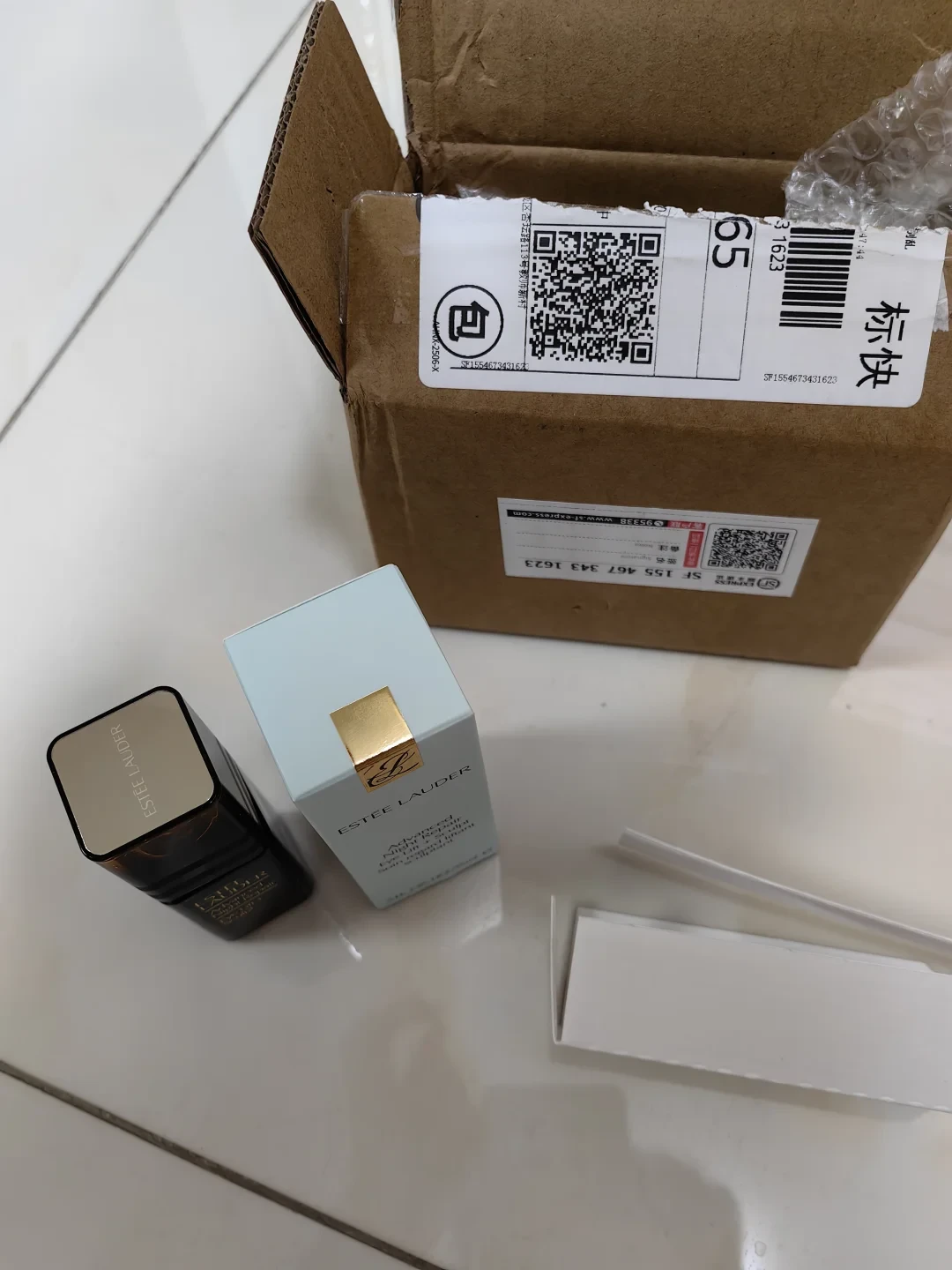 雅诗兰黛随机送2000瓶“微雕”中样:评论区刷“掉”是白费劲,这个惊喜盒子得这么捡