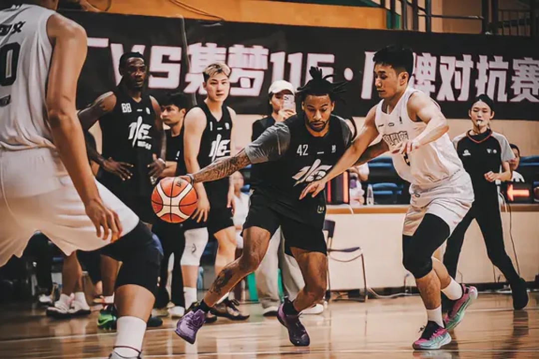 狄龙肘到岔气的账还没算完,129公斤的锡安9月19号就到:白晶这场百分大战,比分是最不用看的一项