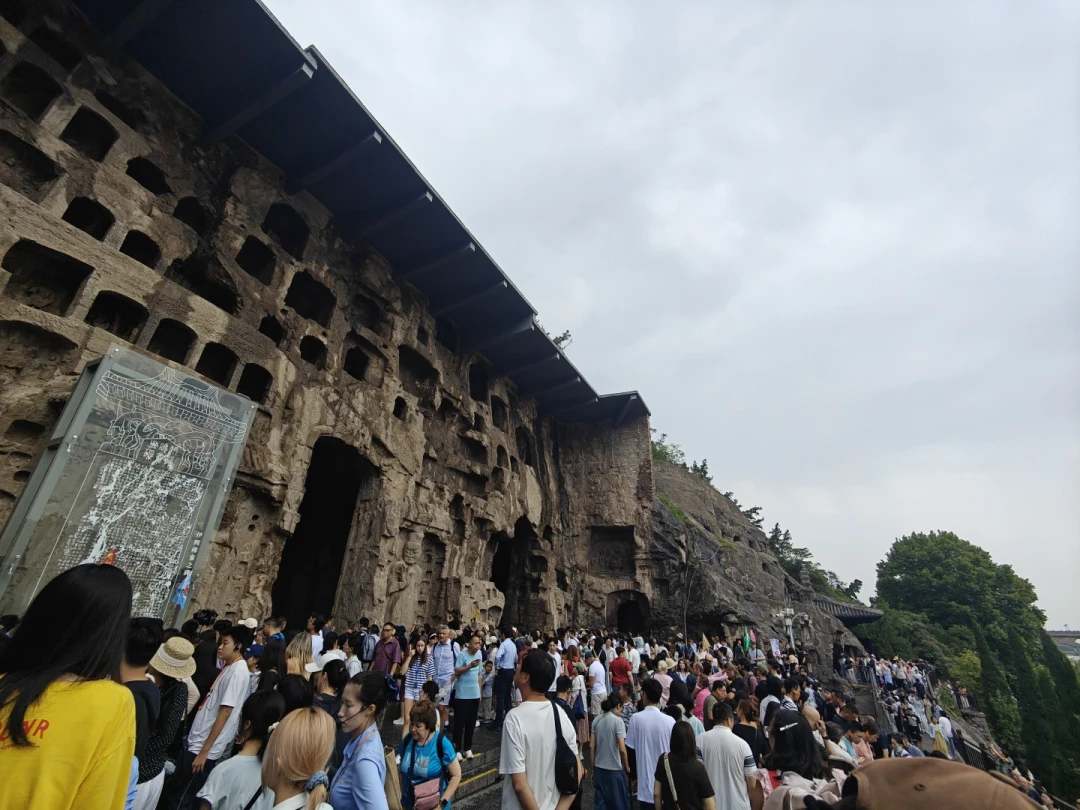 龙门亮灯19点、洛邑散花一天三场、放票时间都还对不上：国庆去洛阳，先把入夜后的三小时算清楚