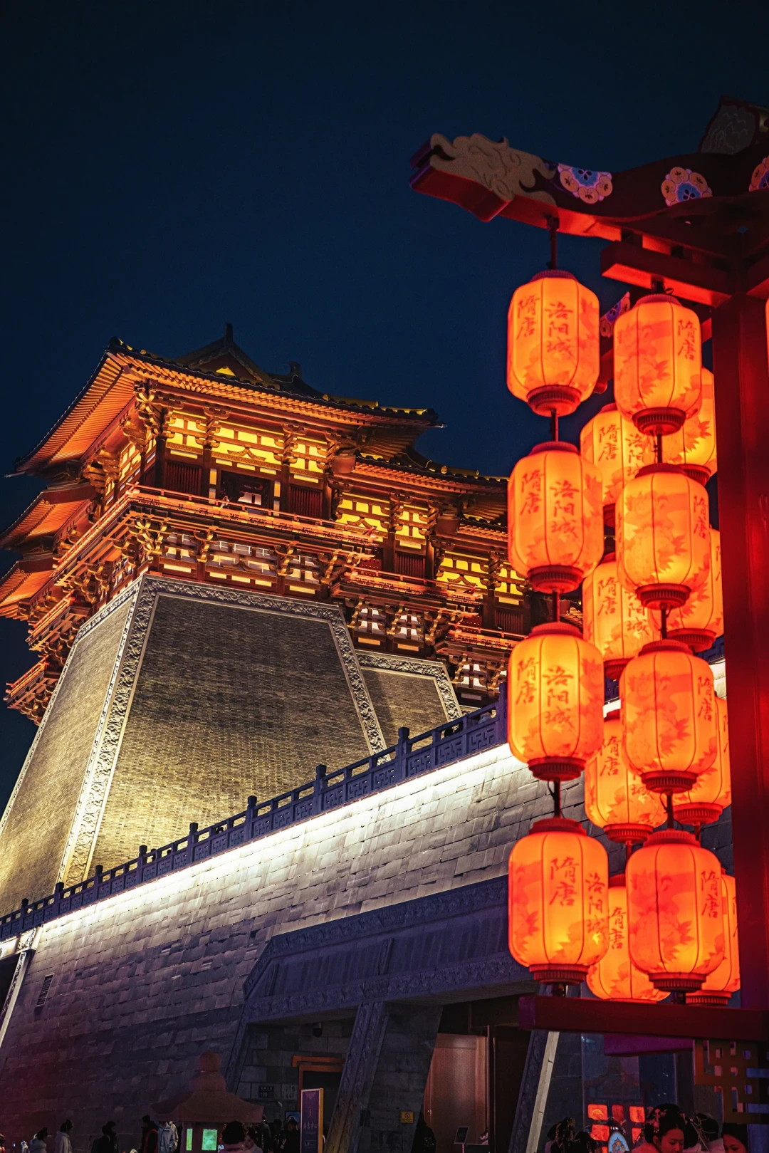 龙门亮灯19点、洛邑散花一天三场、放票时间都还对不上：国庆去洛阳，先把入夜后的三小时算清楚