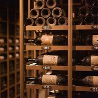 别等"关税欧酒"了：美欧15%关税战打了一年多，你杯里的自然酒只会越来越贵？