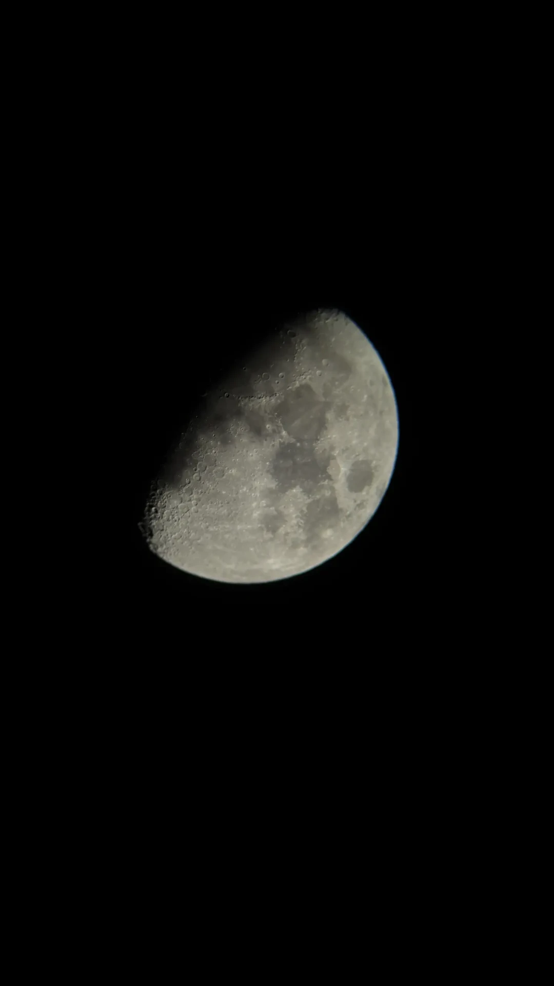 手机怼上星特朗目镜，月亮成了、土星糊了：翻完十几条直拍帖，第一张出片只要这五步