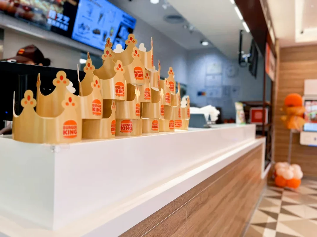 西宁在撤店,平顶山在开业:汉堡王“换了东家”之后,两种围挡在算什么账