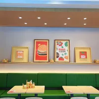 西宁在撤店，平顶山在开业：汉堡王“换了东家”之后，两种围挡在算什么账