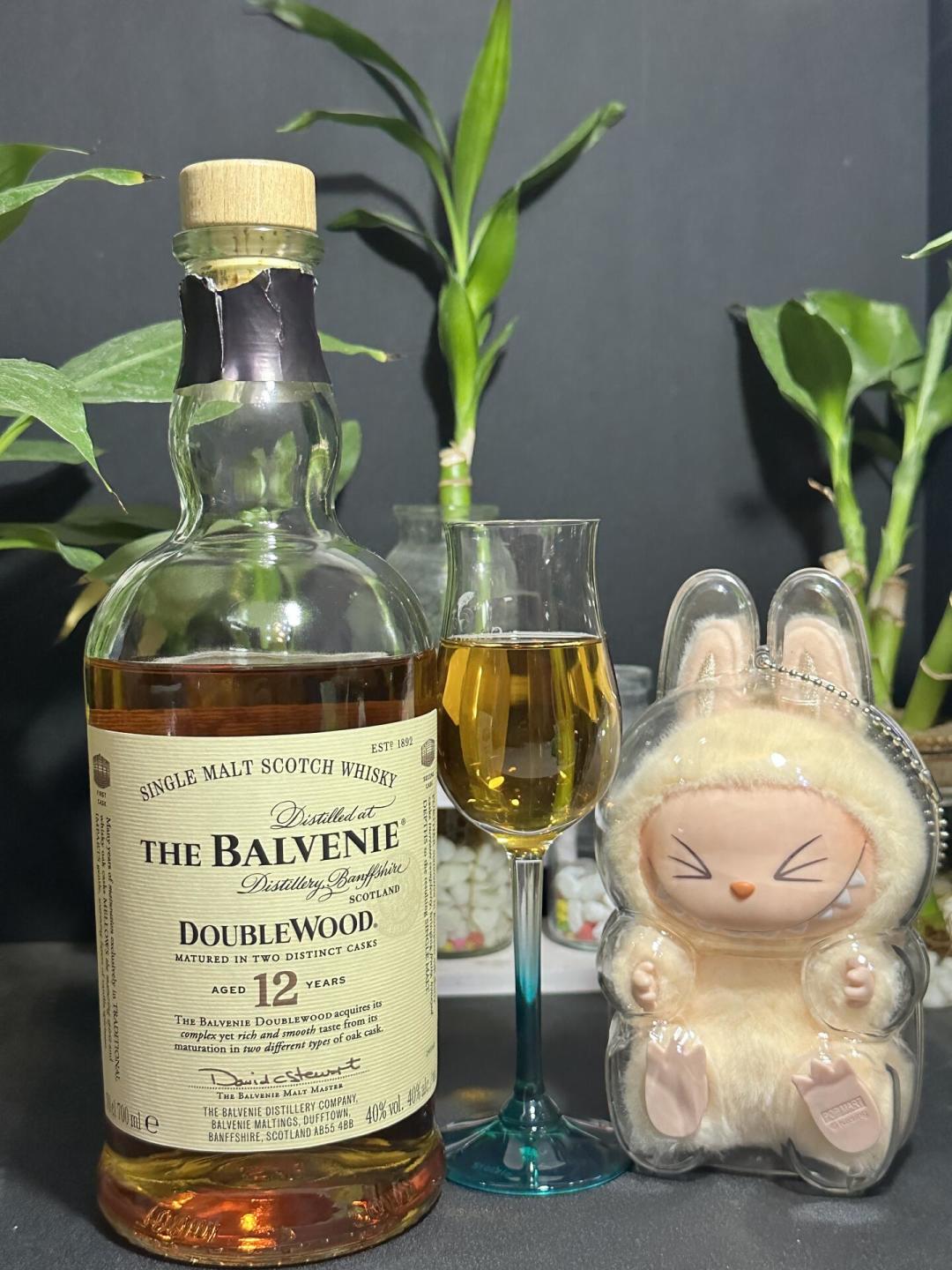 两个200万+浏览的知乎问题都指向同一瓶酒:269元的百富双桶,白酒党转口粮对得上哪一口、对不上哪一口
