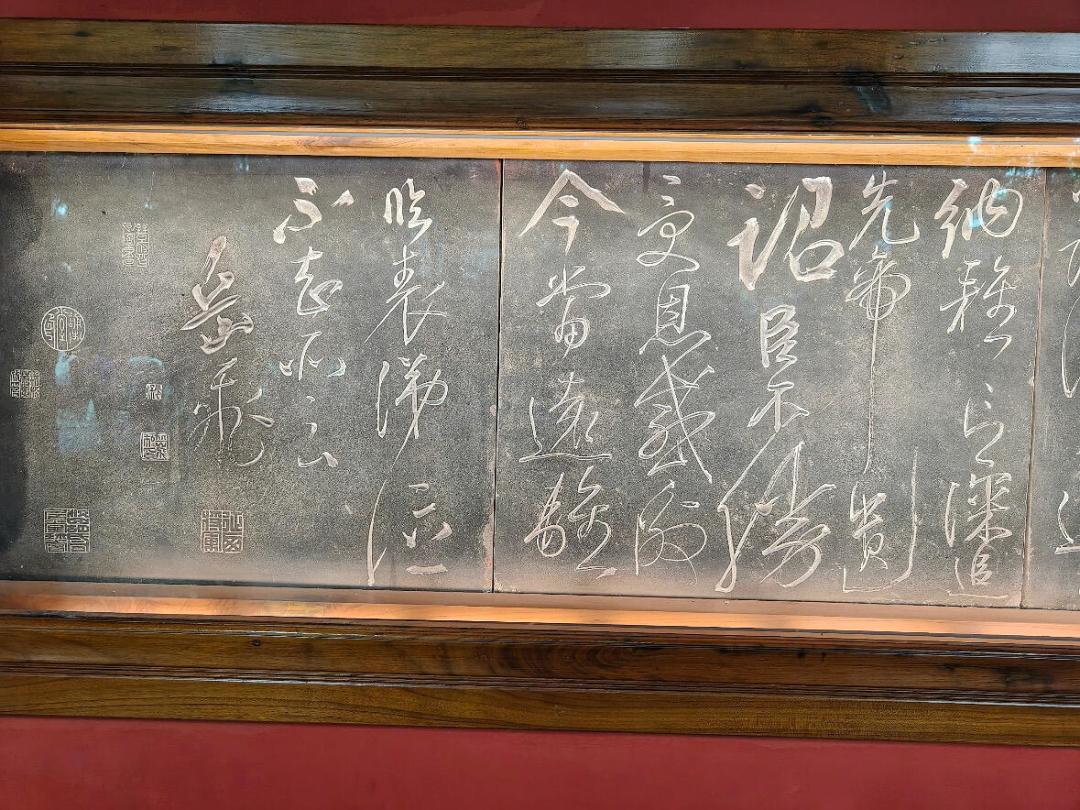 知乎这条2153赞的问题热了小半个月：郭攸之、费祎、董允真